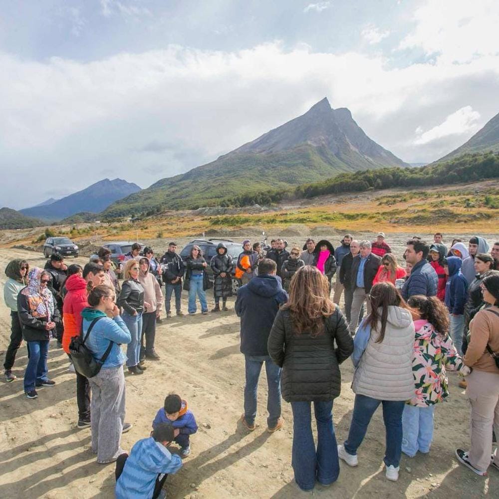 LA MUNICIPALIDAD DE USHUAIA ENTREGA LOTES A TRABAJADORES MUNICIPALES DEL SOEM