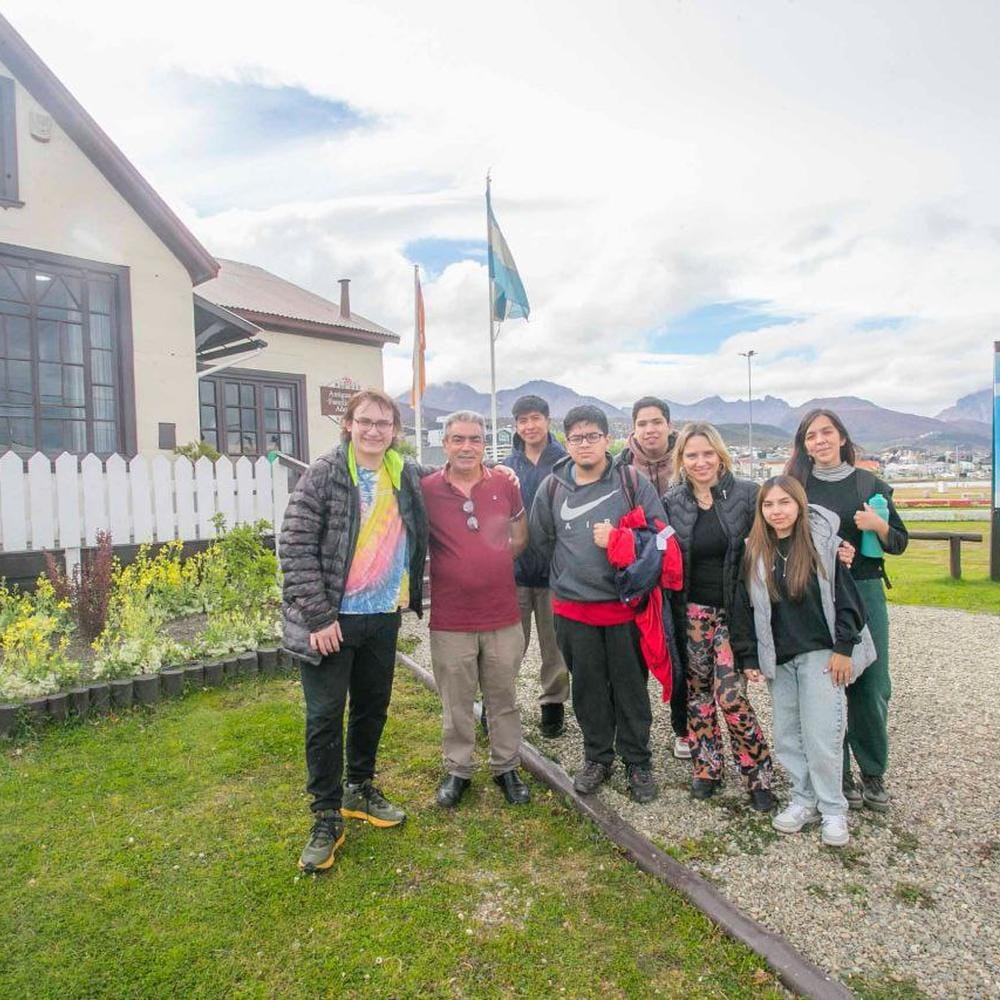 ALUMNOS DEL COLEGIO SÁBATO DIALOGAN CON EL SECRETARIO DE ASUNTOS MALVINAS SOBRE LA VIGILIA POR MALVINAS