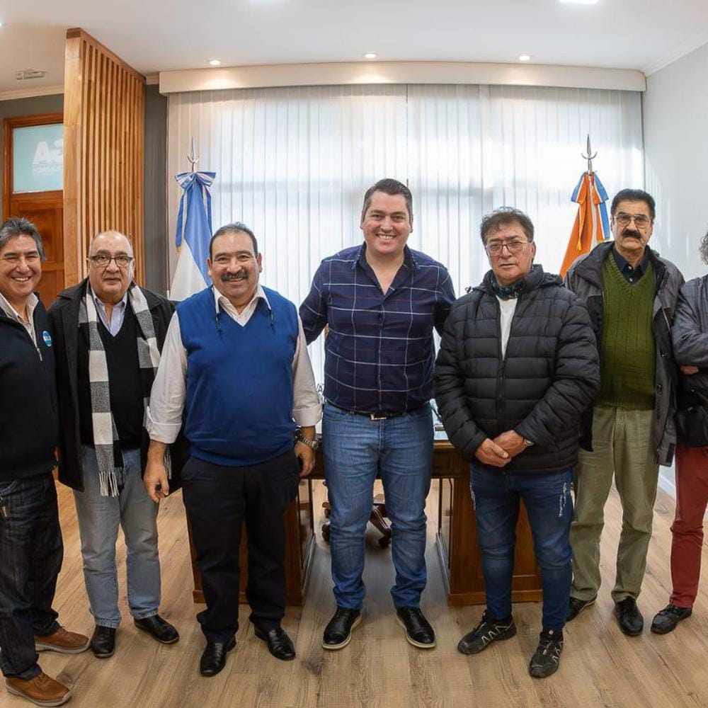 ENCUENTRO DEL INTENDENTE CON EX TRABAJADORES Y JUBILADOS DE YPF EN TIERRA DEL FUEGO