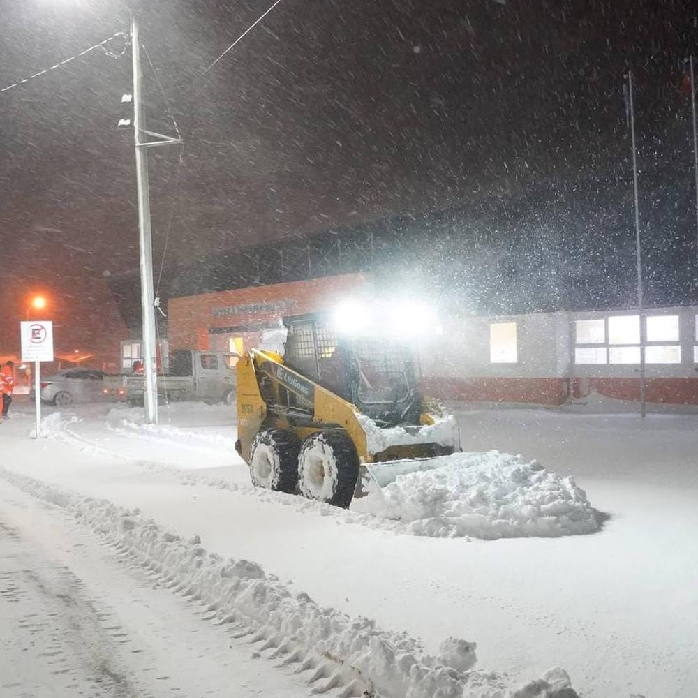 OPERATIVO INVIERNO: TOLHUIN REFUERZA LIMPIEZA EN CALLES