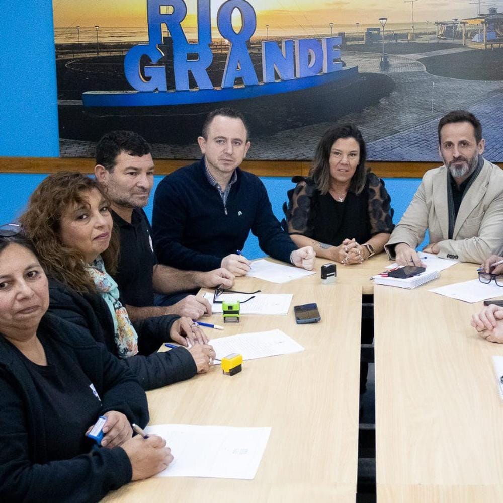 MUNICIPIO Y GREMIOS LOGRAN UN ACUERDO SALARIAL HISTÓRICO