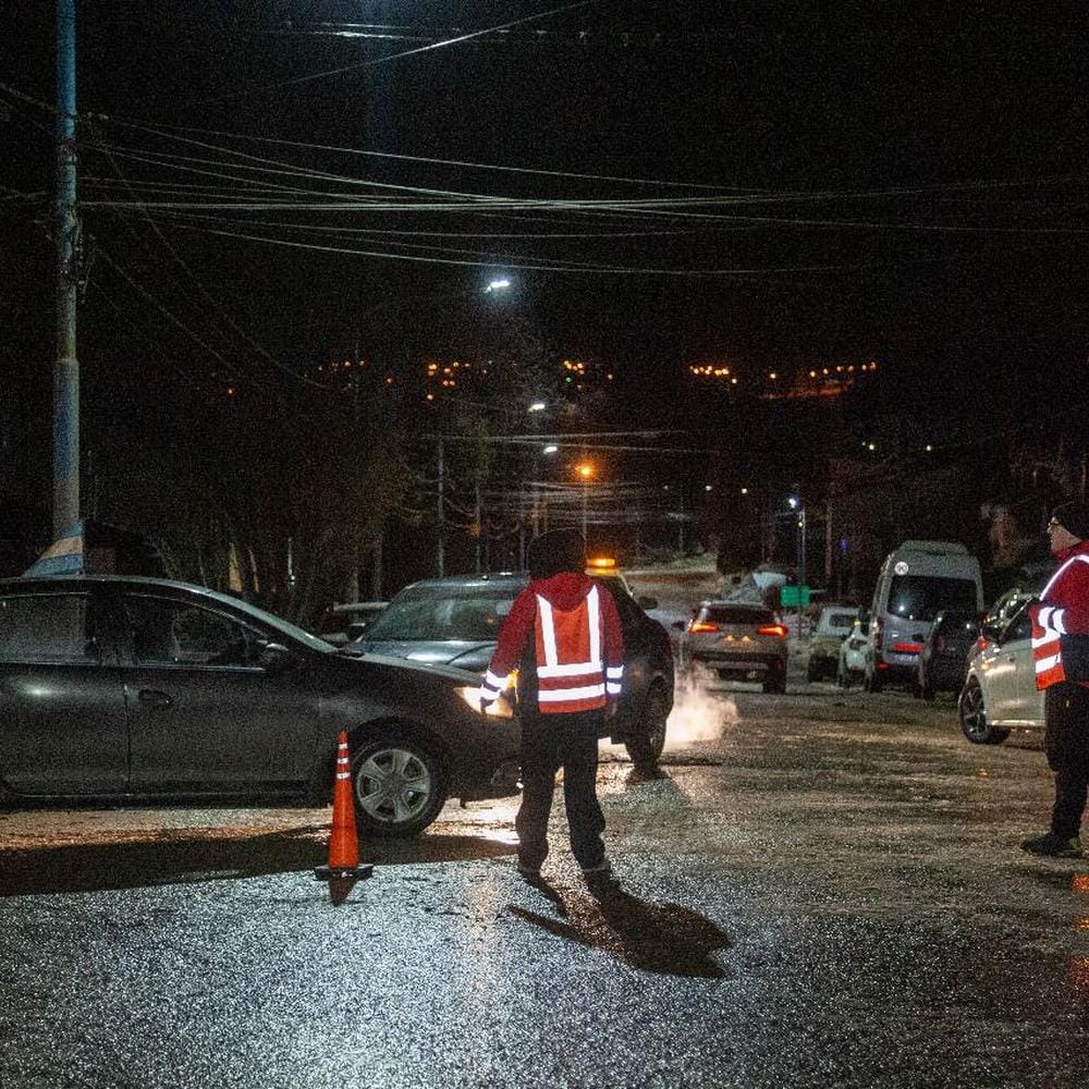 Se intervino un tramo de la avenida Alem con el despliegue de cuadrillas y maquinaria municipal