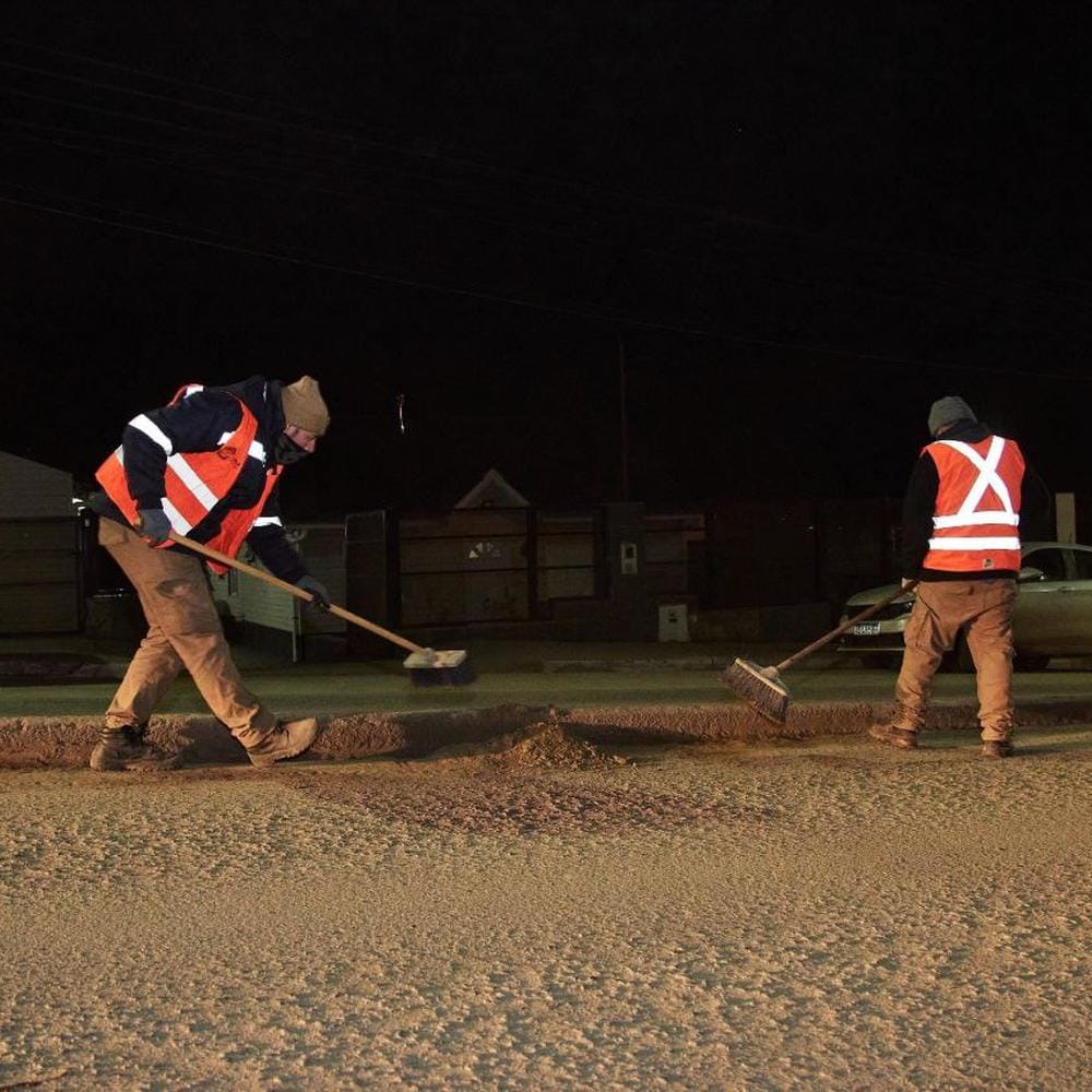 Ushuaia inicia limpieza intensiva en calle Magallanes