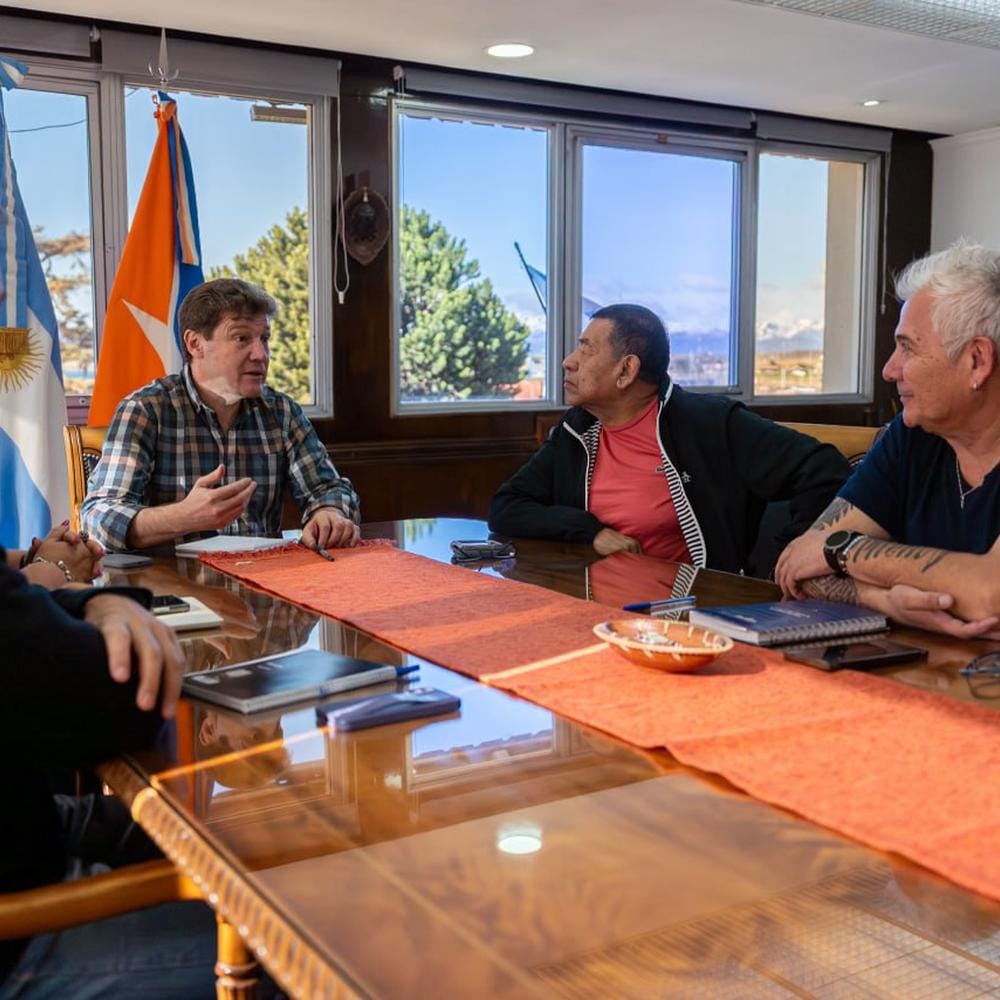 Mellella y sindicalistas de petróleo en Tierra del Fuego