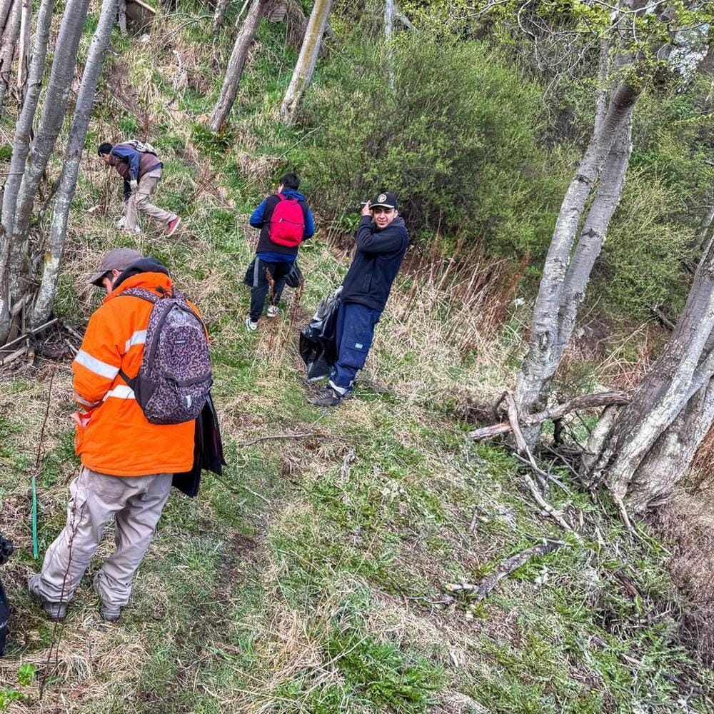 Ushuaia: limpieza en el Sendero de los Presos