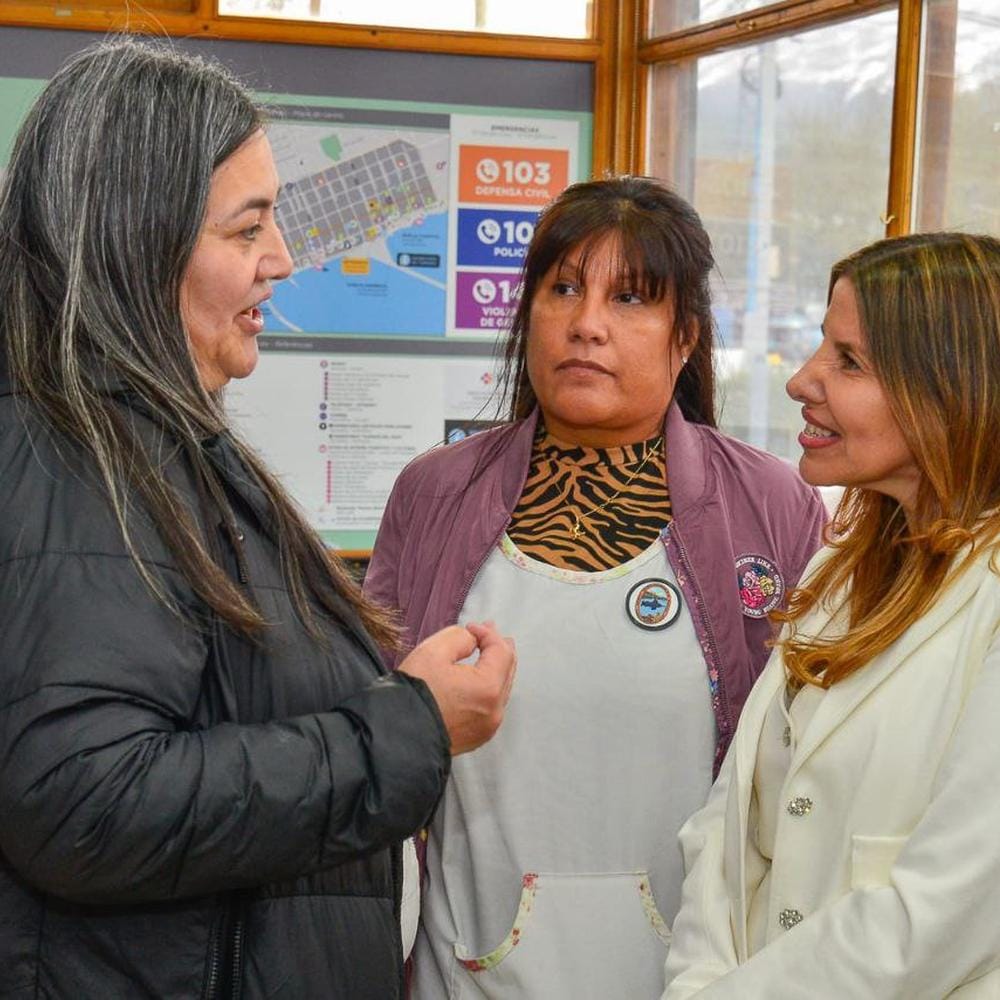 Turismo social en Ushuaia: jóvenes navegan el Beagle