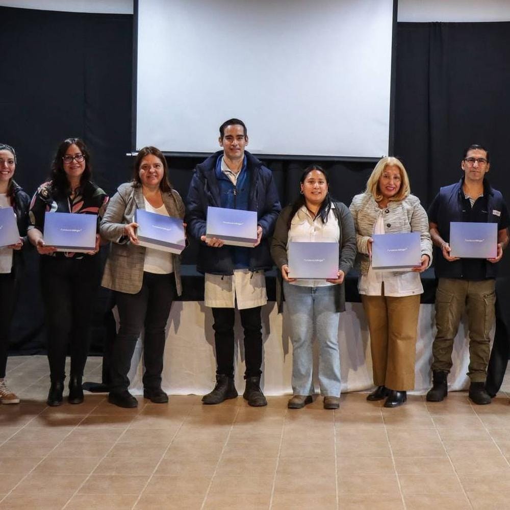 Tolhuin impulsa la innovación educativa con kits de mecatrónica