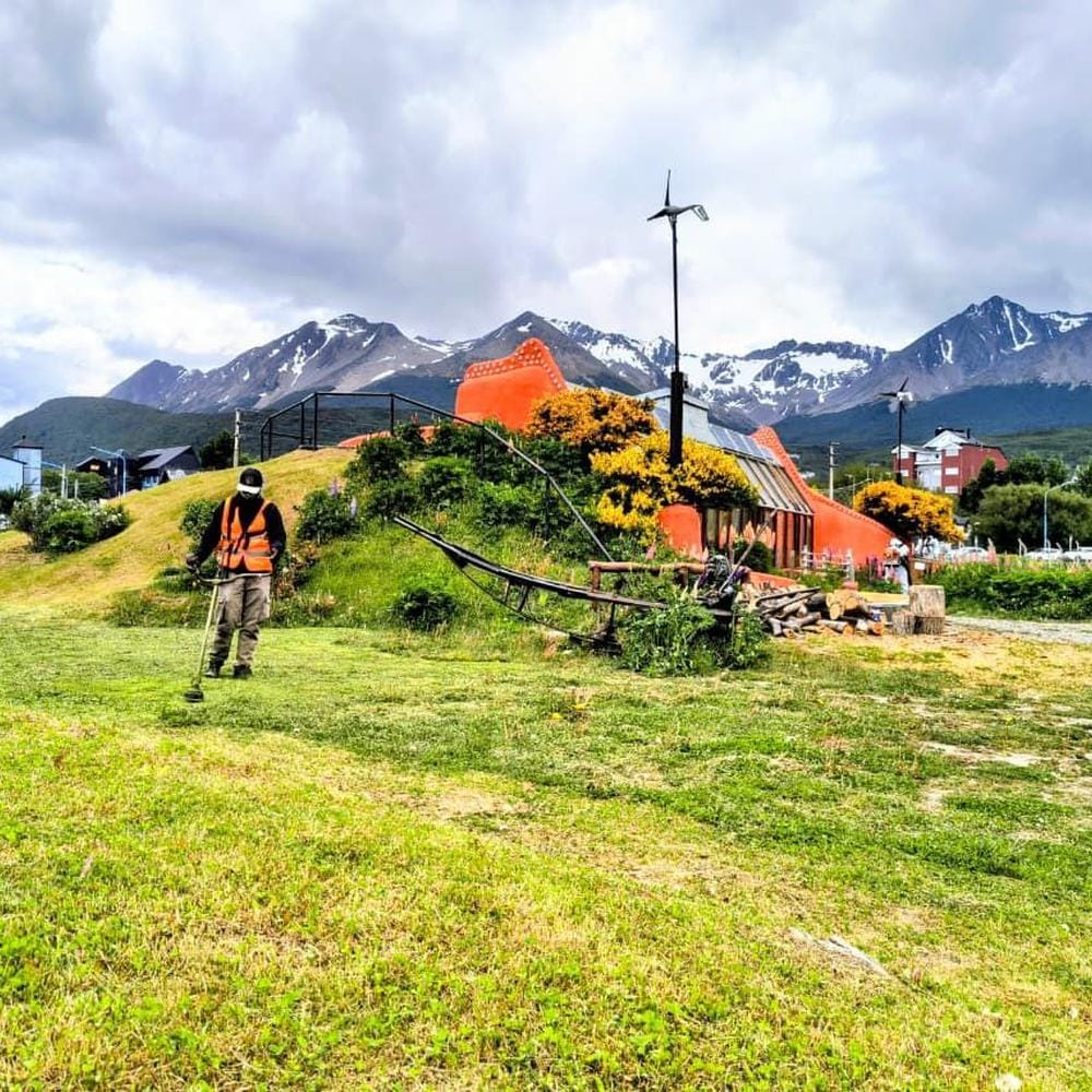 Ushuaia refuerza el cuidado de sus espacios verdes