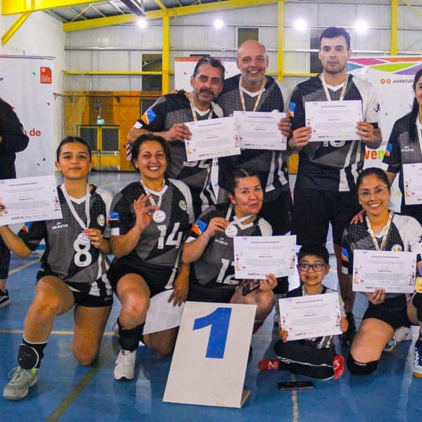 TITULO: GRAN ÉXITO DEL TORNEO RELÁMPAGO DE VÓLEY #8M EN TOLHUIN