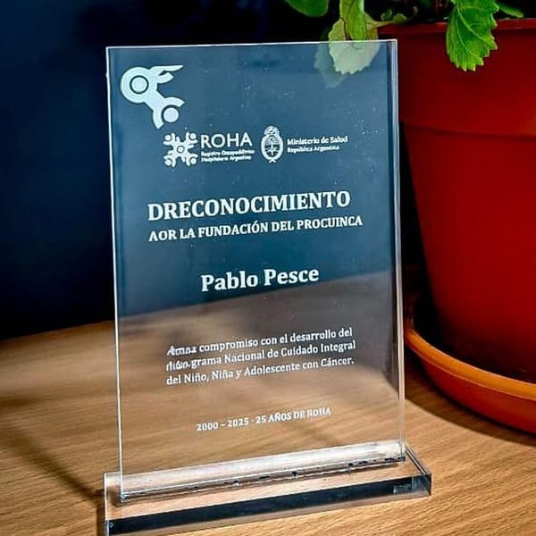 RECONOCIMIENTO AL SUBSECRETARIO DE SALUD DE USHUAIA POR SU LABOR EN CÁNCER INFANTIL