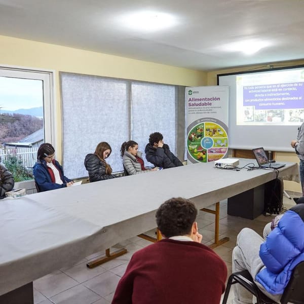 USHUAIA FORMA A JÓVENES EN MANIPULACIÓN DE ALIMENTOS
