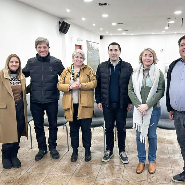 TOTAL ENERGIES DONA 100 SILLAS AL MUSEO VIRGINIA CHOQUINTEL