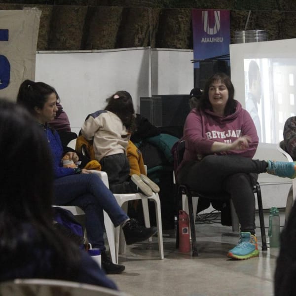 PROYECCIÓN DE "ADOLESCENCIAS": UN ESPACIO PARA JÓVENES