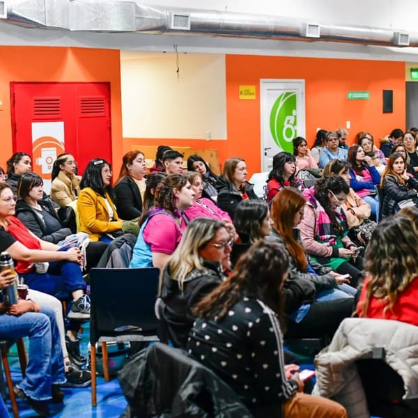 Capacitan a docentes en huertas escolares en la provincia