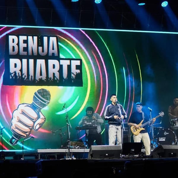 Ushuaia vibró con la Noche Tropical en la Fiesta Nacional