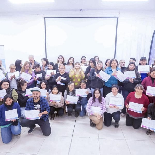 Capacitan a emprendedores en Ushuaia para fortalecer sus negocios