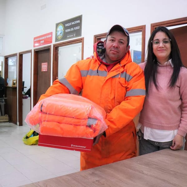 El Municipio de Tolhuin entregó indumentaria de invierno al personal de Servicios Públicos y Limpieza Urbana