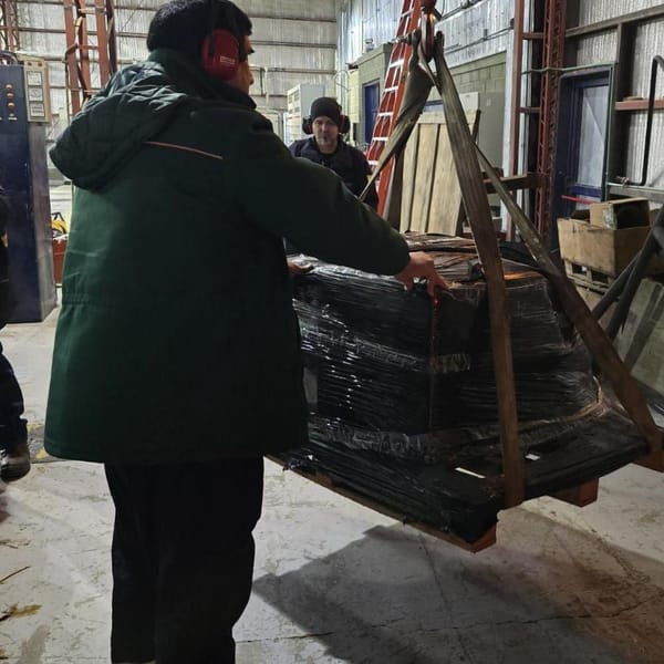 ARRIBARON LOS REPUESTOS PARA EL RECAMBIO DE TAPAS DE CILINDRO DEL GENERADOR CUMMING 1 DE LA USINA DE TOLHUIN