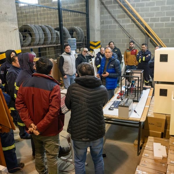 GOBIERNO CAPACITÓ A PERSONAL DE LA COOPERATIVA ELÉCTRICA Y DE LA DPE SOBRE EL FUNCIONAMIENTO DE NUEVOS EQUIPOS PARA ELECTRODEPENDIENTES