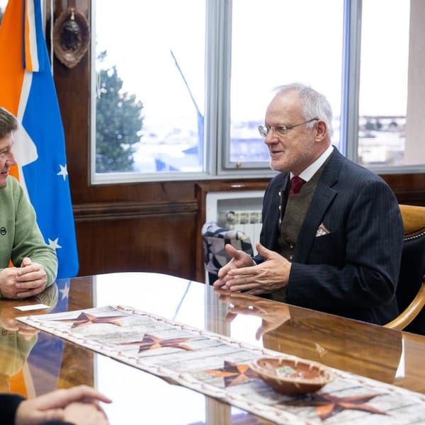 EL GOBERNADOR RECIBIÓ AL EMBAJADOR DE AUSTRIA EN LA APERTURA DEL CONSULADO HONORARIO DE ESE PAÍS EN TIERRA DEL FUEGO