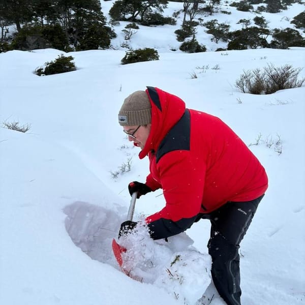 Defensa Civil Ushuaia Capacita en Técnicas de Búsqueda en Nieve