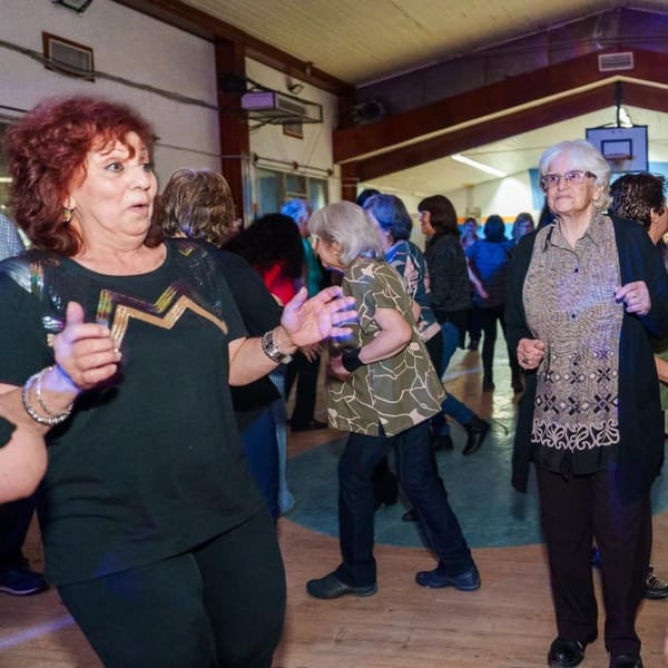 Matiné +60 en Ushuaia: Reencuentro, Música y Alegría para las Personas Mayores