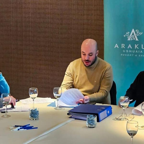 Ushuaia firma convenio con Arakur para fortalecer auxilio y seguridad