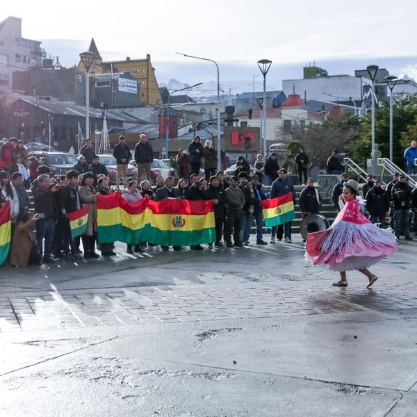 Ushuaia conmemora los 200 años de la Independencia de Bolivia