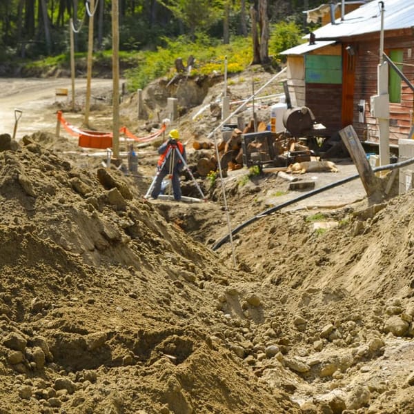 Tolhuin alcanza el 90% de viviendas con agua y cloacas