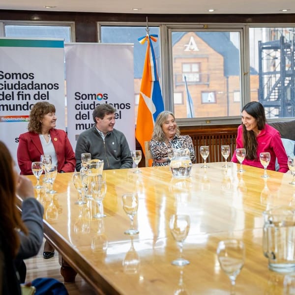 Melella reconoció a familias de acogimiento en Tierra del Fuego