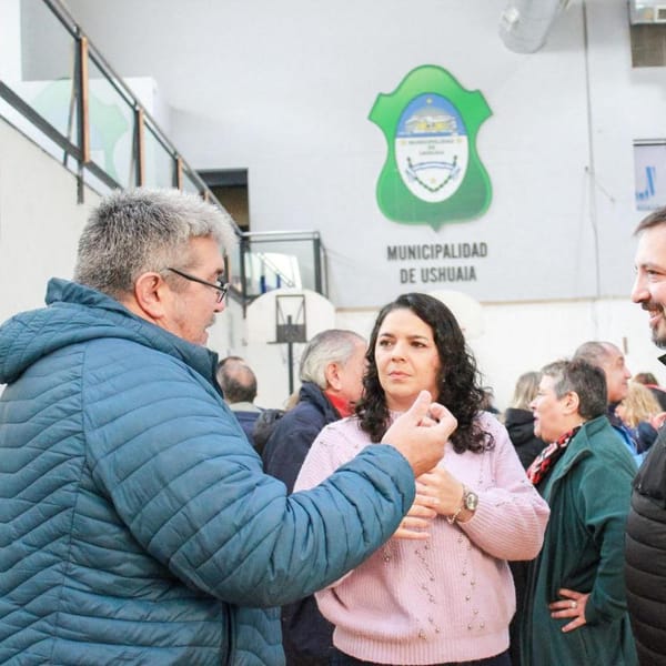 Ushuaia inaugura la primera cancha de tejo techada