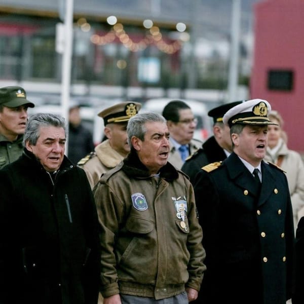 Ushuaia honra al comodoro Augusto Lasserre