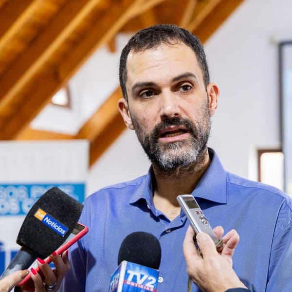 Milei quemó dólares que equivalen a dos años de coparticipación en Tierra del Fuego