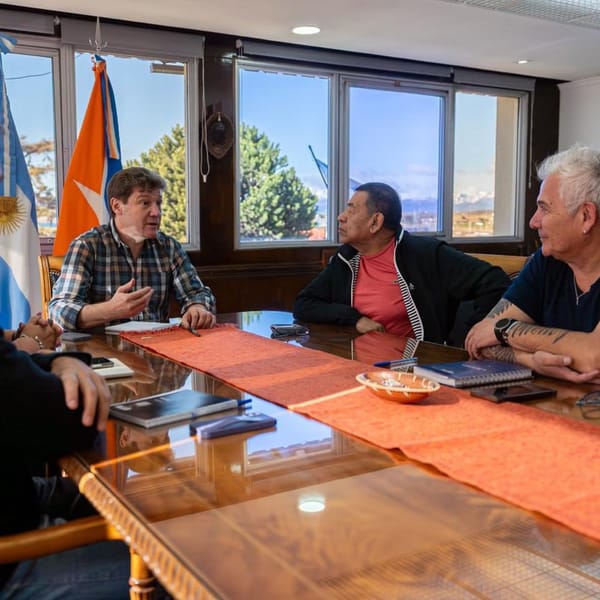 Mellella y sindicalistas de petróleo en Tierra del Fuego