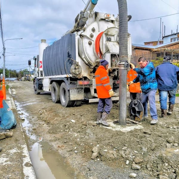 Ushuaia refuerza pluviales en barrio Kaupén para prevenir inundaciones