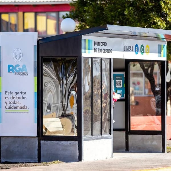 Renovación de garitas de colectivos en Río Grande