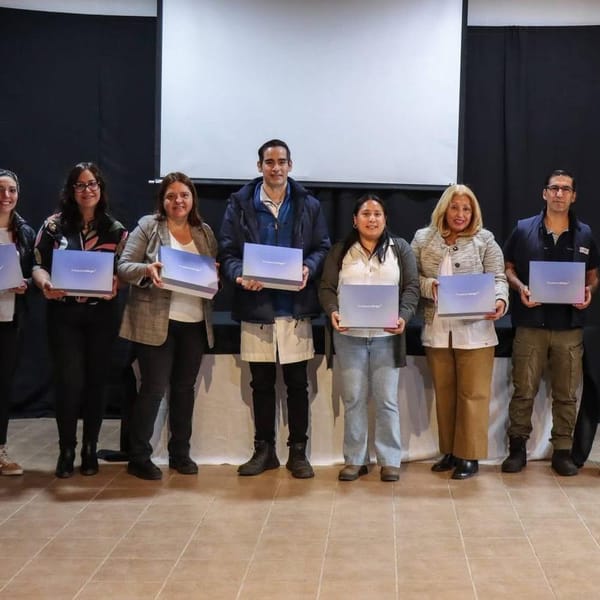 Tolhuin impulsa la innovación educativa con kits de mecatrónica