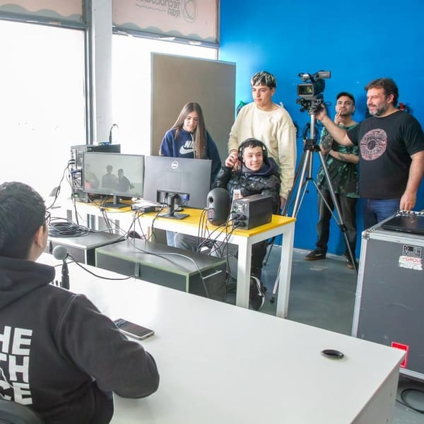 TALLERES GRATUITOS DE STREAMING EN RÍO GRANDE PARA ESCUELAS Y VECINOS