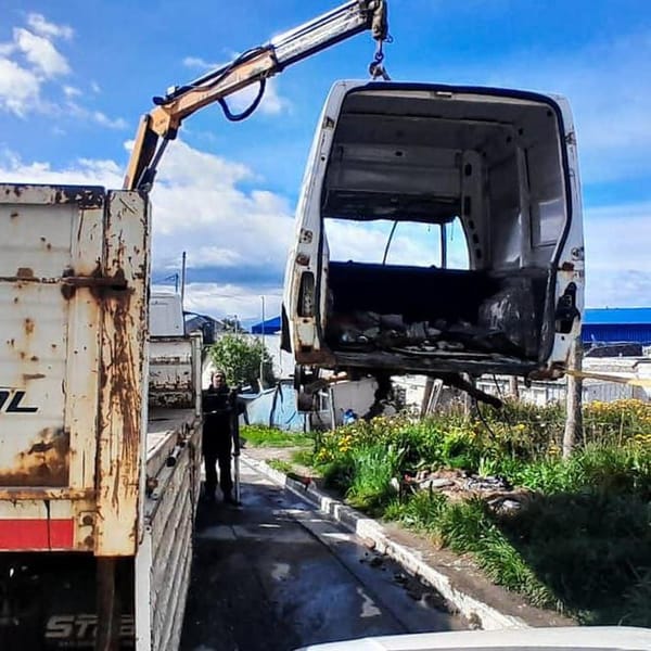 Ushuaia retira 12 chatarras abandonadas en la vía pública