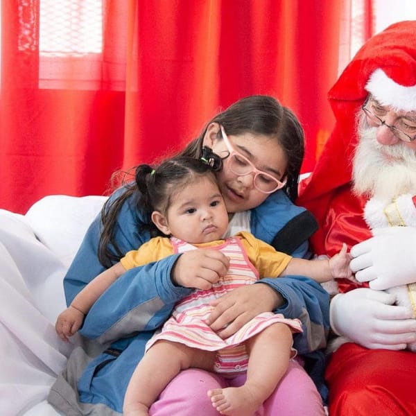 Papá Noel visita los barrios de Río Grande en diciembre